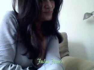 Julia_Jones