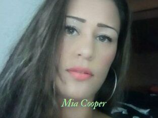 Mia_Cooper