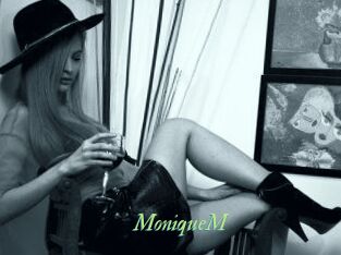MoniqueM