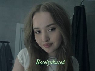 Roselynkissed